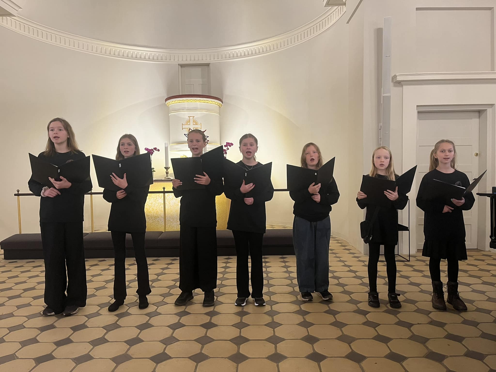 Kirkekoret synger i Vonsild Kirke